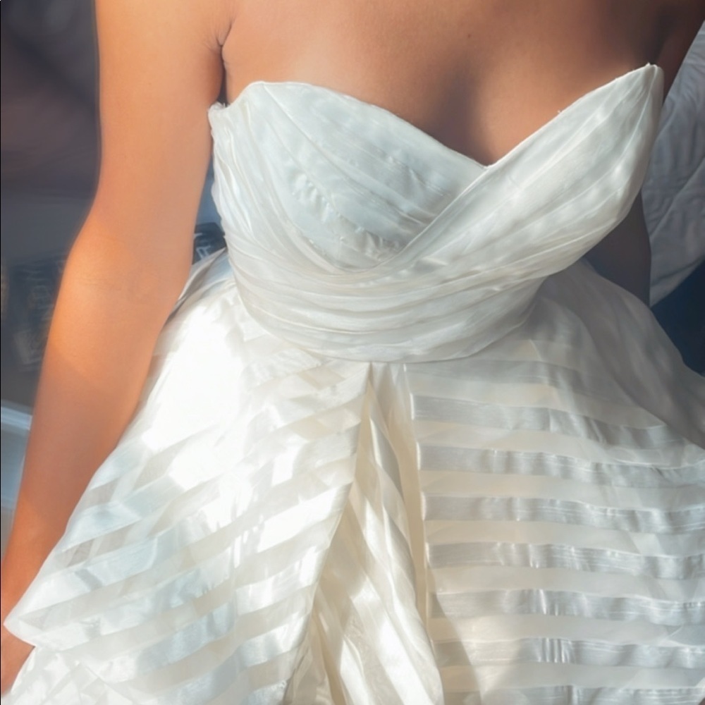 Hayley Paige Guindon Wedding Dress 2 of 2 posts - Picture 6 of 14